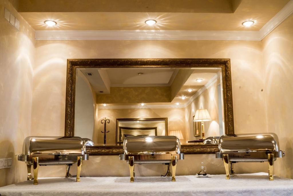 Ar Nuvo Hotel Karagandy Buitenkant foto